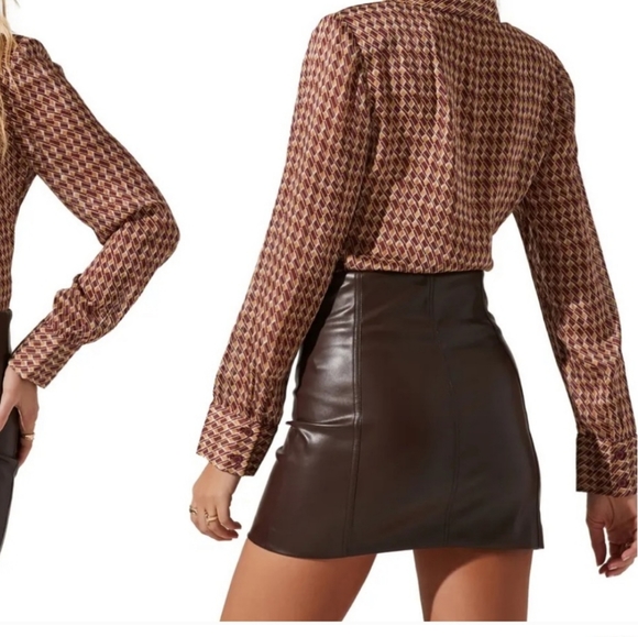 Astr The Label Ruched Button Up Top, Size Large - Picture 2 of 6